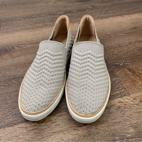 Ugg Womens Sammy metallic gray chevron trainer slip on sneaker 11 - Picture 1 of 8